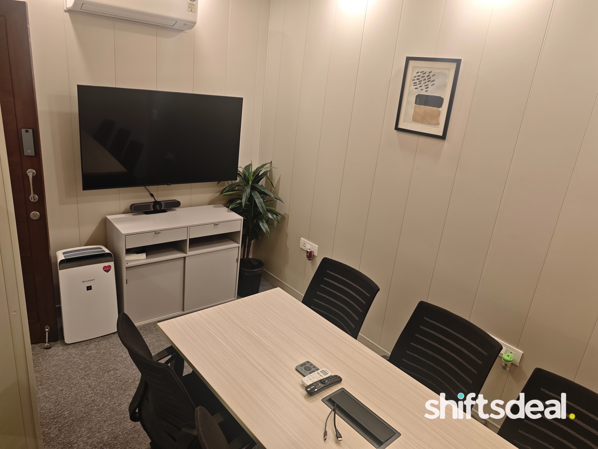  Coworking room in Greater Kailash, Conference Room in delhi