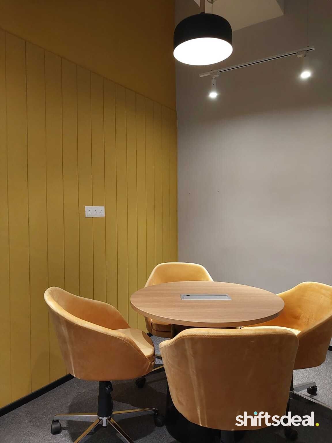 4 Seater Meeting room