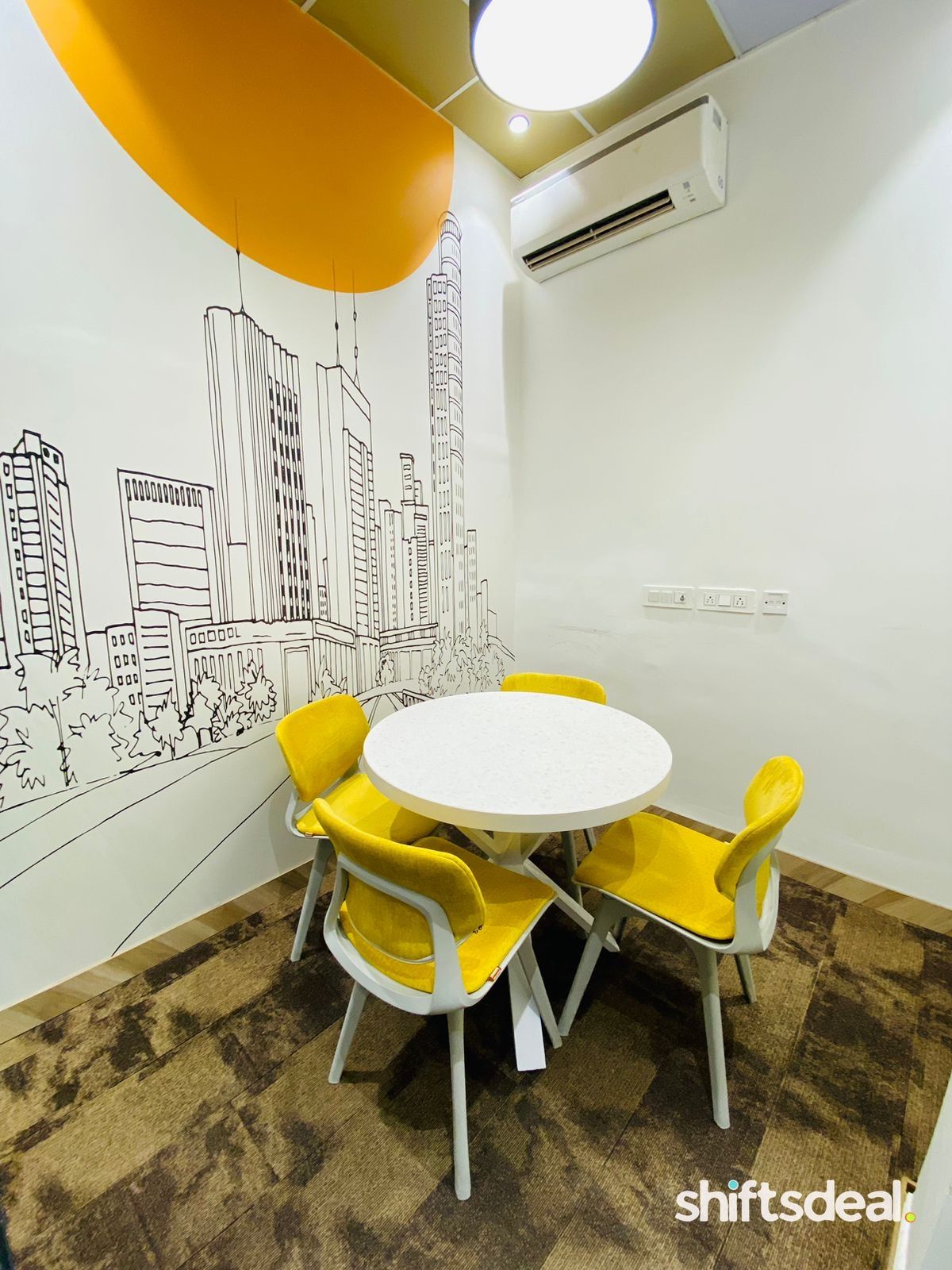 4 Seater Meeting Room